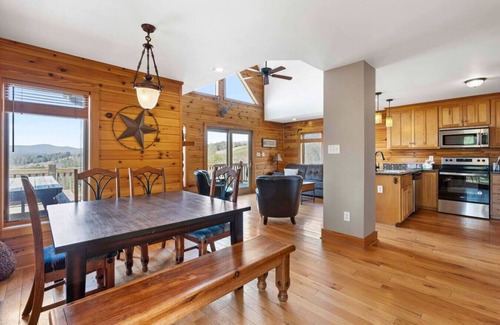 Fleetwood Casa | Mountain Getaway near Boone, Hot Tub, and Gorgeous Views!