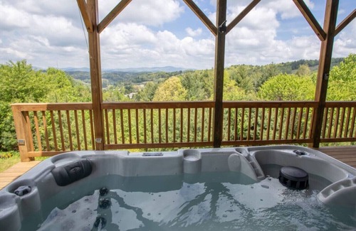 Fleetwood Casa | Mountain Getaway near Boone, Hot Tub, and Gorgeous Views!