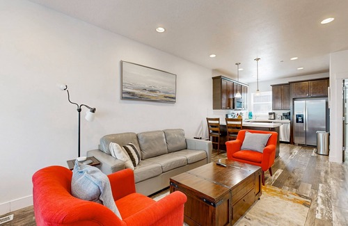 Kimball Junction Casa | Mountain Getaway | Private Rooftop Spa | Walk to Dining, Shops & Rec Center