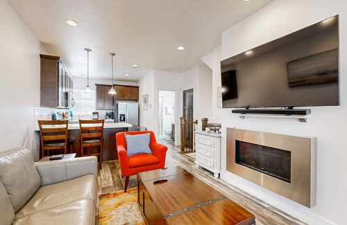 Kimball Junction Casa | Mountain Getaway | Private Rooftop Spa | Walk to Dining, Shops & Rec Center