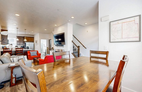Kimball Junction Casa | Mountain Getaway | Private Rooftop Spa | Walk to Dining, Shops & Rec Center