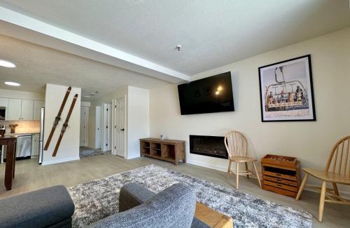 Killington Casa | Mountain Green Resort - 2BR, 2BA Renovated Condo, Pool, Hot Tub, Shuttle, Gym, Restaurant