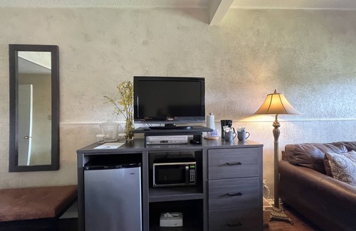 Mount Ida Apartamento | Mountain Harbor King Guest Room on Lake Ouachita by RedAwning