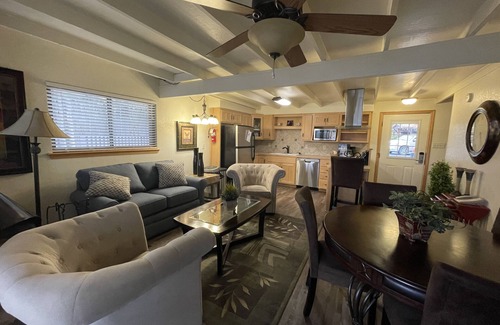 Mount Ida Cabaña | Mountain Harbor Lodge cottage on Lake Ouachita by RedAwning