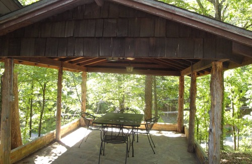 Mount Ida Casa | Mountain Harbor's four bedroom house by RedAwning