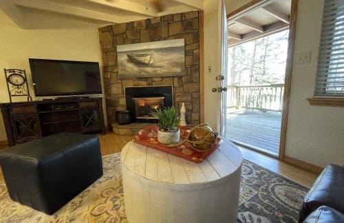 Mount Ida Casa | Mountain Harbor two bedroom Lodge cottage