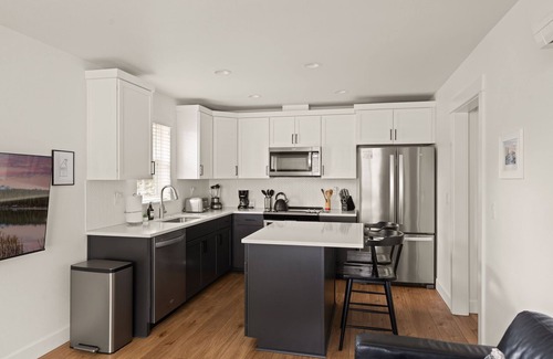 Southern Crossing Casa | Old Mill Cottage: Steps to Old Mill and Deschutes
