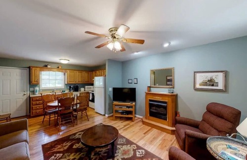 Trenton Cabina | Mountain Hideaway at Cabins in the Clouds!