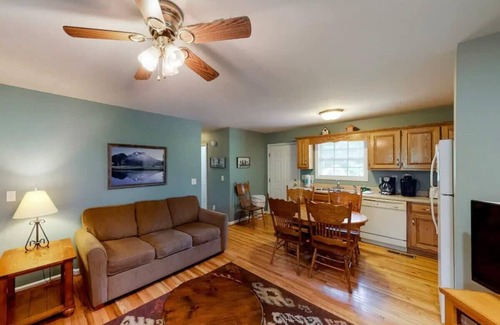 Trenton Cabina | Mountain Hideaway at Cabins in the Clouds!