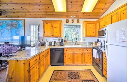 Arrowbear Lake Cabina | Mountain Hideaway and Peaceful Retreat