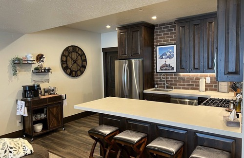 Kamas Apartamento | Mountain Home (basement apartment) - stunning views, hot tub!
