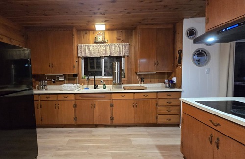 Dorrington Cabina | Mountain Home Get Away. Pet friendly in the Dorrington area of Arnold CA.