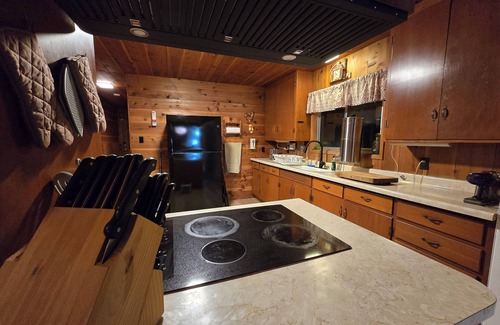 Dorrington Cabina | Mountain Home Get Away. Pet friendly in the Dorrington area of Arnold CA.
