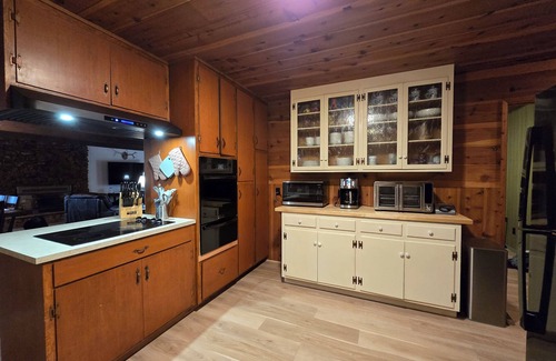 Dorrington Cabina | Mountain Home Get Away. Pet friendly in the Dorrington area of Arnold CA.