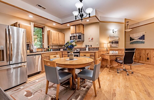 Whittier Casa | Mountain Home | Sleeps 18 | Golf | Community Pool