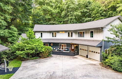 Whittier Casa | Mountain Home | Sleeps 18 | Golf | Community Pool