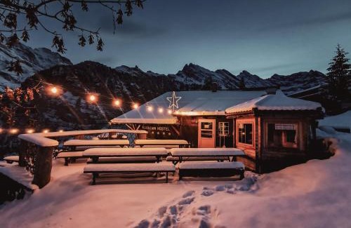 Gimmelwald Hostal | Mountain Hostel Gimmelwald