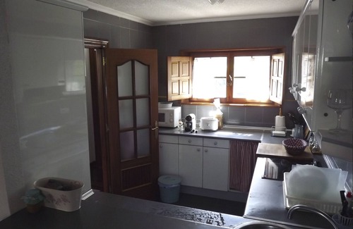 Somo Chalet De Esquí | Casa montañesa con piscina, jardín con BBQ y playa de surf en Somo a 5 min