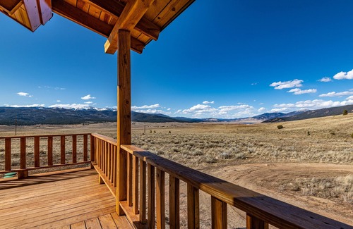 Angel Fire Casa | Mountain House Sleeps 18+ Mins to Ski, Hike, Golf, Fish; Generator