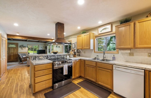 McCall Casa | Mountain Joy - Pet Friendly - Hot Tub - River access - Trail system - Yard games - Canoe