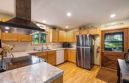McCall Casa | Mountain Joy - Pet Friendly - Hot Tub - River access - Trail system - Yard games - Canoe