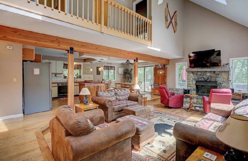 Eidelweiss Village Casa | Mountain Lake Getaway