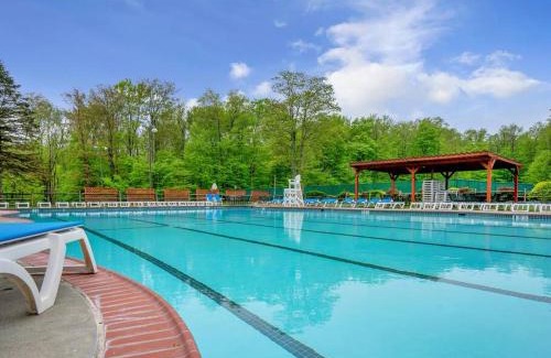 Gouldsboro Casa | Mountain Lake Hideaway- Hot Tub, Game Room, & Bar!
