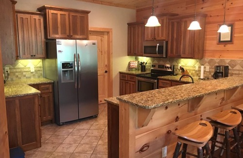 Blairsville Casa | Mountain Lakefront Log Cabin on Lake Nottely in Blairsville and near Blue Ridge