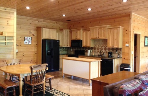 Blairsville Casa | Mountain Lakefront Log Cabin on Lake Nottely in Blairsville and near Blue Ridge