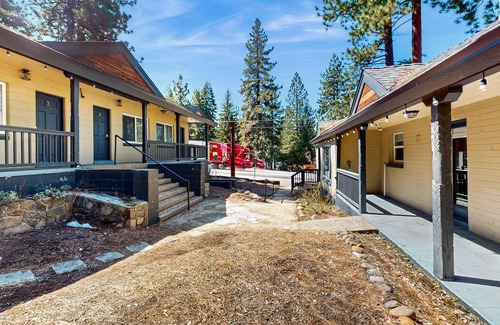 Kings Beach Chalet De Esquí | Mountain lakeview hotel, family-friendly with golf, skiing, WiFi, & Netflix