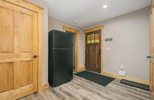 Oakland Casa | Mountain Laurel: New, Lake Access w. Dock Slip, Hot Tub, Dogs OK
