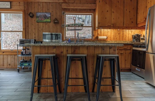South Bloomingville Cabina | Mountain Lodge Hocking Hills 60 Acre Retreat!