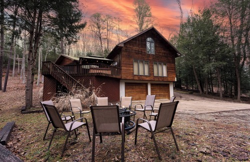 South Bloomingville Cabina | Mountain Lodge Hocking Hills 60 Acre Retreat!