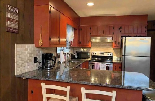 Gouldsboro Cabina | Mountain Lodge by the Lake in the Poconos