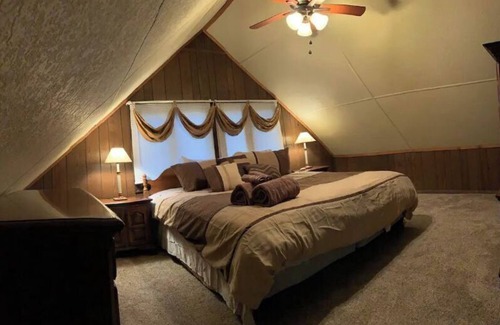 Gouldsboro Cabina | Mountain Lodge by the Lake in the Poconos