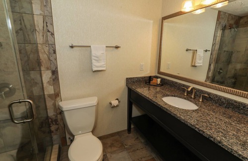 Fairfield Cabina | Mountain Lodge Retreat | Balcony + Ski Access