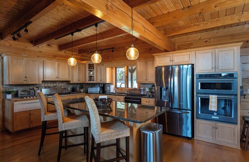 Ferguson Cabina | Mountain Lodge, Spacious Living, Vast Views, Pool Table, Hot Tub, Gas Logs