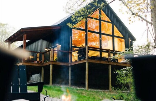 McArthur Apartamento | Mountain Modern Lodge in the Hocking Hills