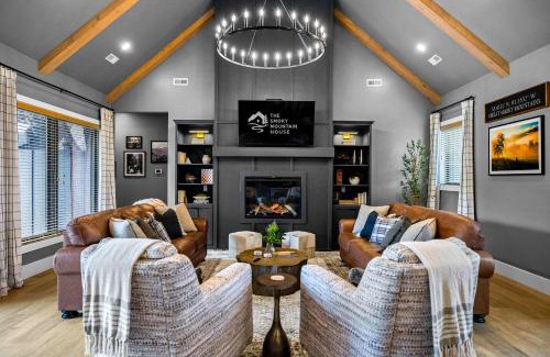 Gatlinburg - Pigeon Forge Casa | Mountain Luxury Private Resort Style Amenities