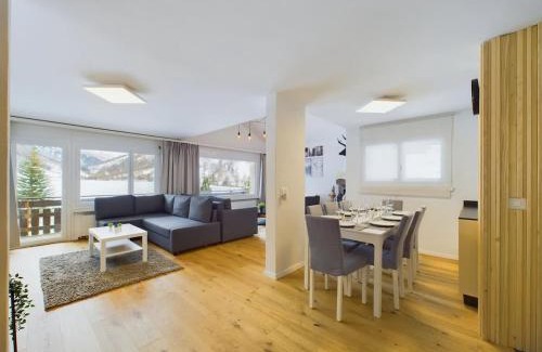 Taesch Apartamento | Mountain Majesty Apartment with Stunning Views