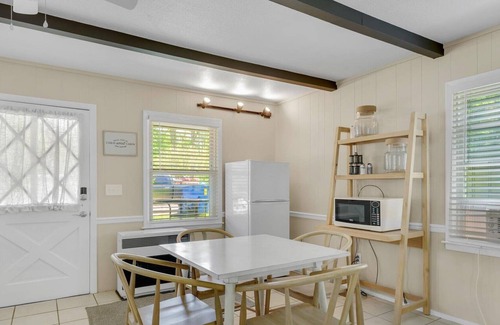Newland Chalet De Esquí | Mountain Meadow - *3 acres Creekside*Dogs Welcome