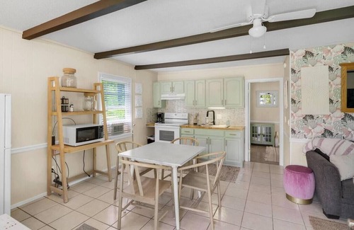 Newland Chalet De Esquí | Mountain Meadow - *3 acres Creekside*Dogs Welcome