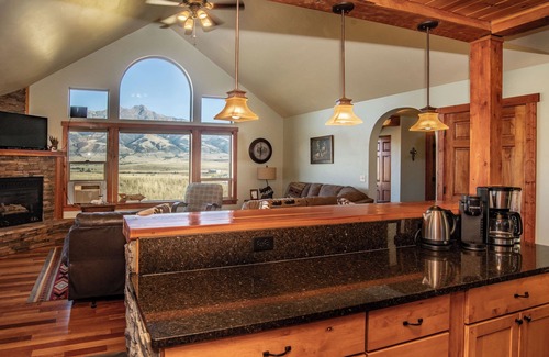 Emigrant Casa | Mountain Mirador Lodge | 4 Bed, 4 Bath