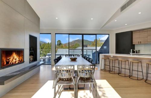 Bright Casa | Mountain Mist Retreat - 6 Bedrooms