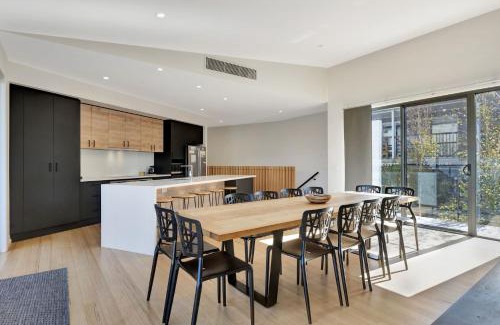 Bright Casa | Mountain Mist Retreat - 6 Bedrooms