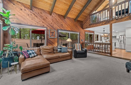 Black Butte Ranch Casa | Mountain Modern Retreat at Black Butte Ranch – 4BR/3BA w/Loft & Deck