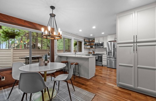 Black Butte Ranch Casa | Mountain Modern Retreat at Black Butte Ranch – 4BR/3BA w/Loft & Deck
