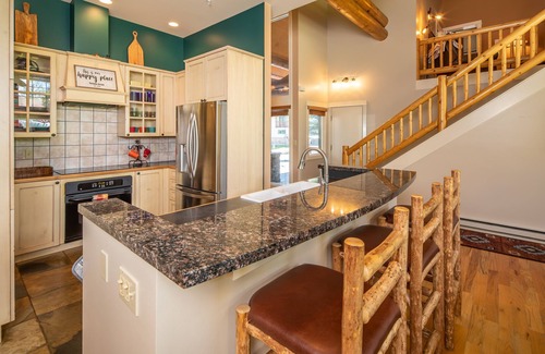 Big Sky Meadow Village Chalet De Esquí | Mountain Modern Townhome