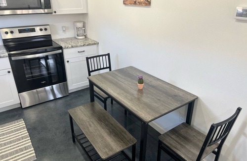 Monument Casa | Mountain Oasis Cottage in town