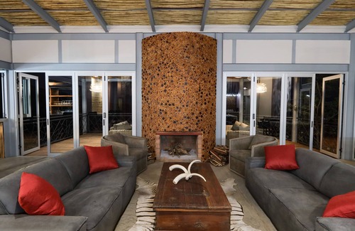 Damaraland Cabina | Mountain Peak Game Lodge Namibia